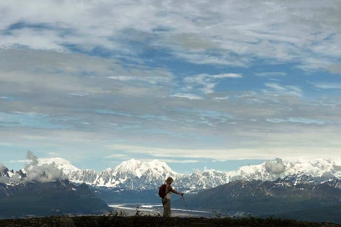 Bagaimana hitchhiking bisa menjadi pilihan wisata di tahun 2024