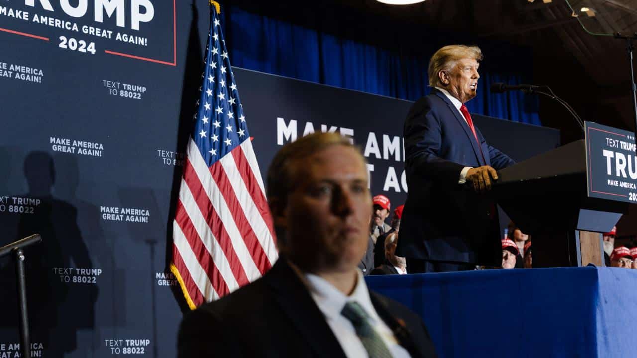 Trump rally crowd horn donald after president fox held his night