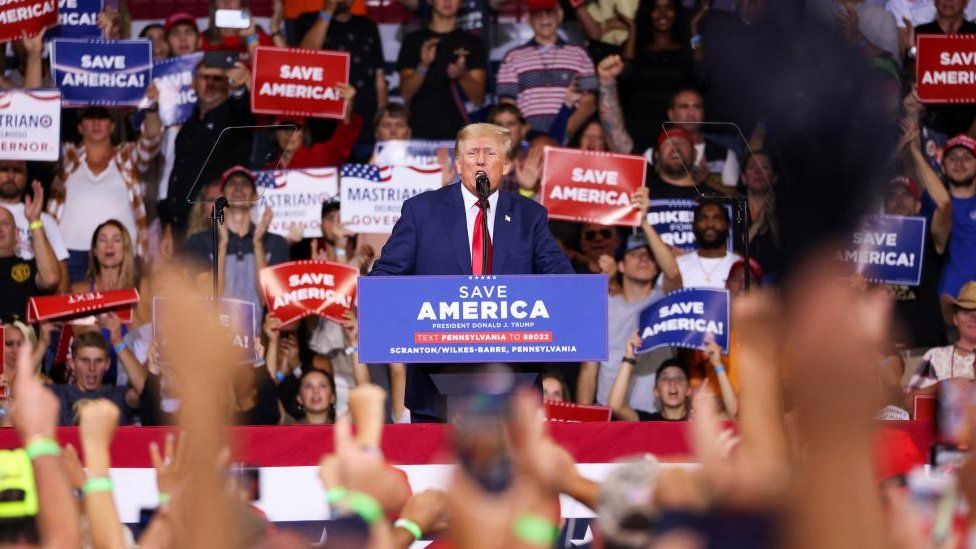 Trump rally crowd horn donald after president fox held his night