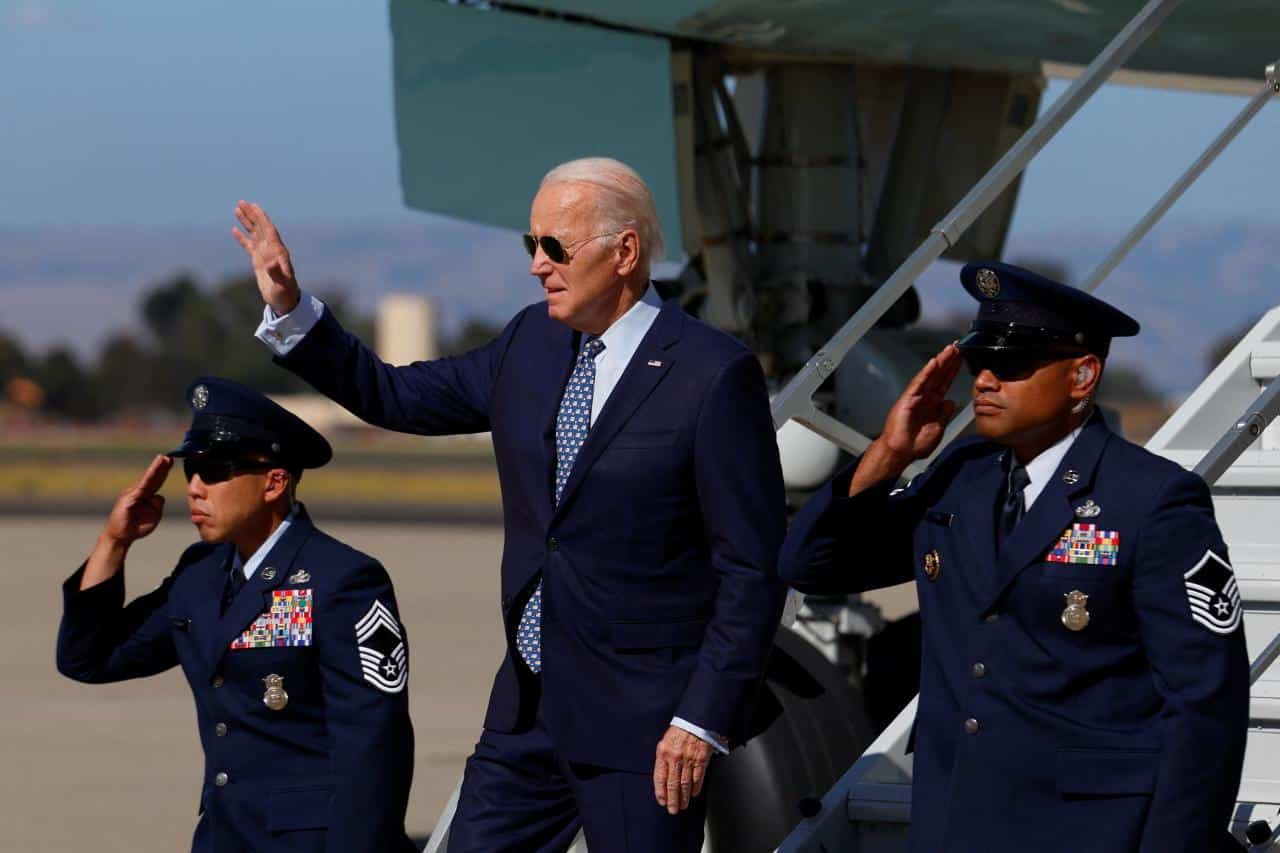 Democratic candidates presidential party runners front june president four who first will frontrunners debates participate miami