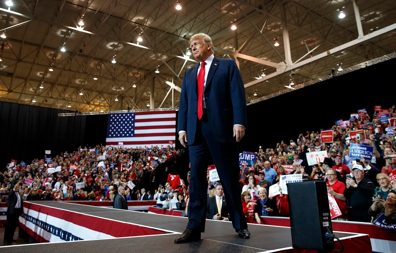 Trump rally crowd horn donald after president fox held his night